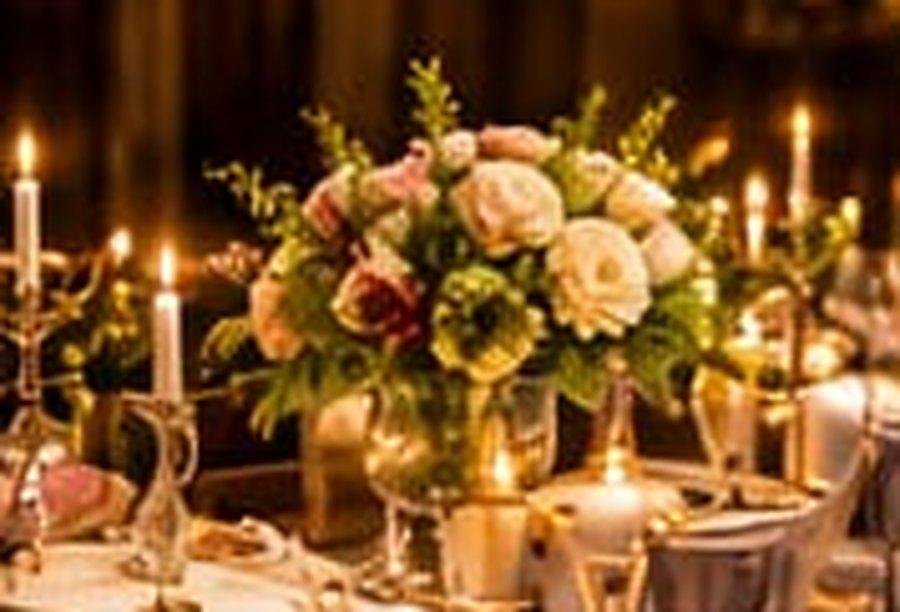 Anniversary table with roses and candles